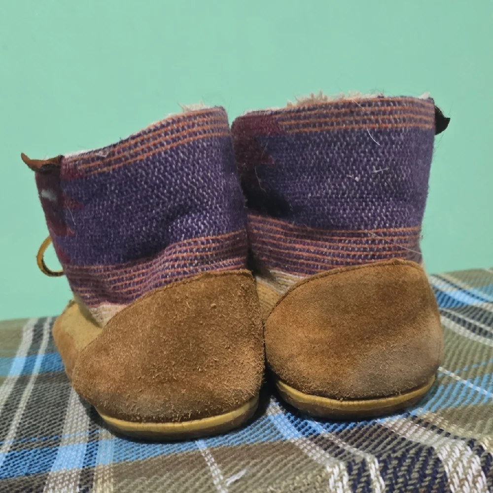 Minnetonka Torrey Moccasin Slippers/Boots - Picture 5 of 7